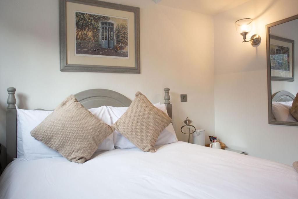 Bert'S Rooms At The Black Horse Inn Brighouse Exterior foto