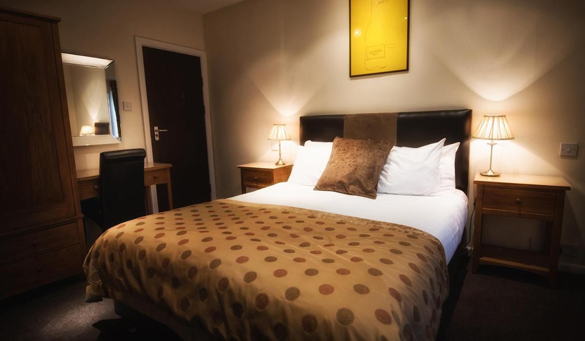 Bert'S Rooms At The Black Horse Inn Brighouse Exterior foto